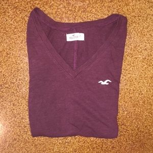 Hollister women’s maroon v-neck shirt!